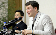 外交部副部长傅莹就黄岩岛事件再次会见菲律宾驻华使馆代办
