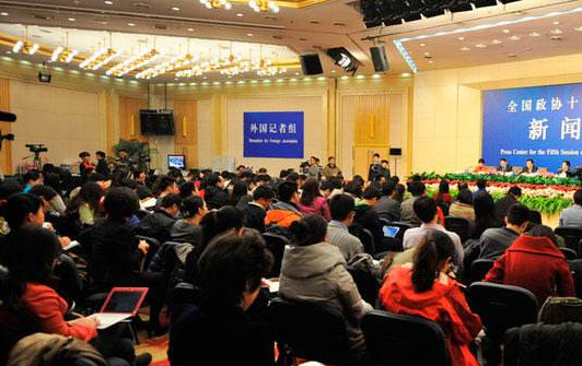 2020年2月3日，外交部发言人华春莹主持例行网络记者会。