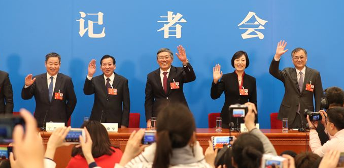 2018年10月12日，外交部发言人鲁抗举行例行记者会。